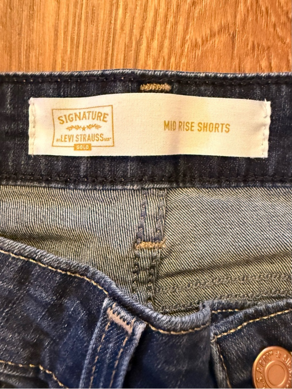 Signature by Levi Strauss Blue Denim Mid Rise Shorts - Picture 3 of 4